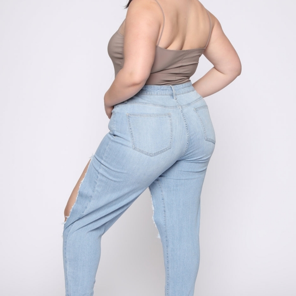 Figure Flattering Fashion Denim! - Picture 5 of 6